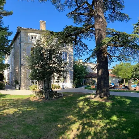 Le Relais D'angely فندق مبيت وإفطار 3*