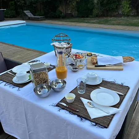 Le Relais D'angely Bed & Breakfast 3*