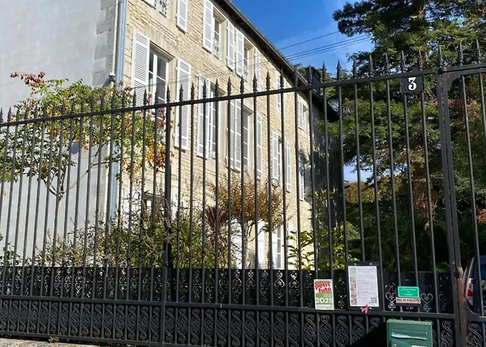 فندق مبيت وإفطار Le Relais D'angely 3*