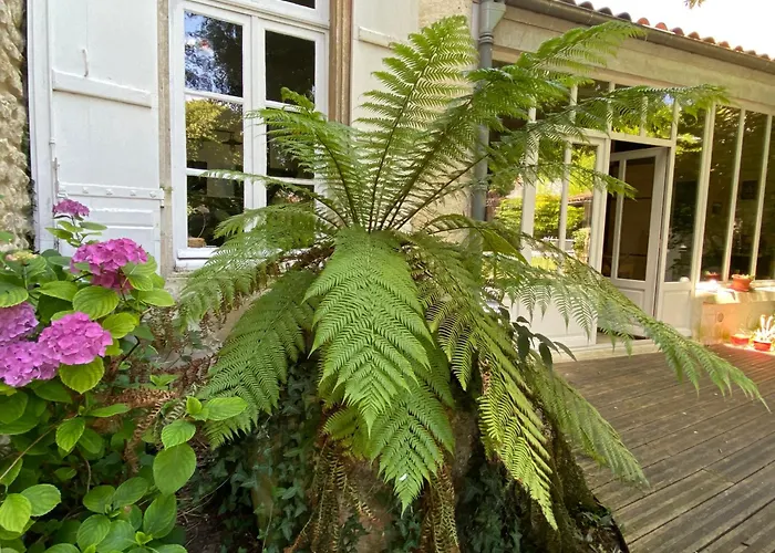 Le Relais D'angely 3*