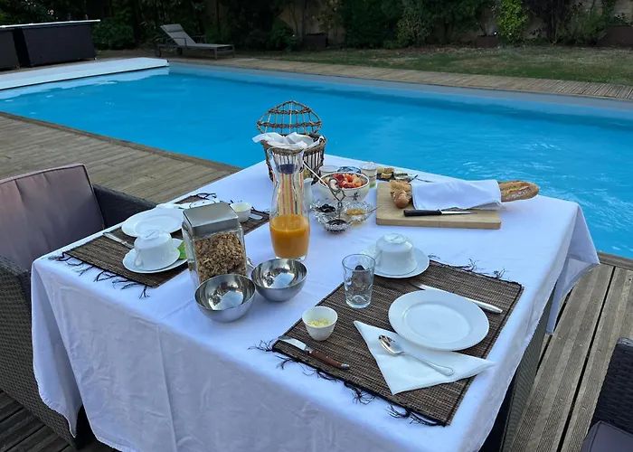 Le Relais D'angely Bed & Breakfast 3*