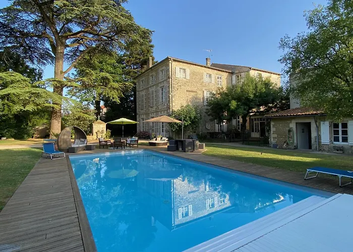 Le Relais D'angely 3*